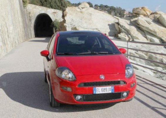 Fiat Punto 2012: nebunie italiană în 2 cilindri